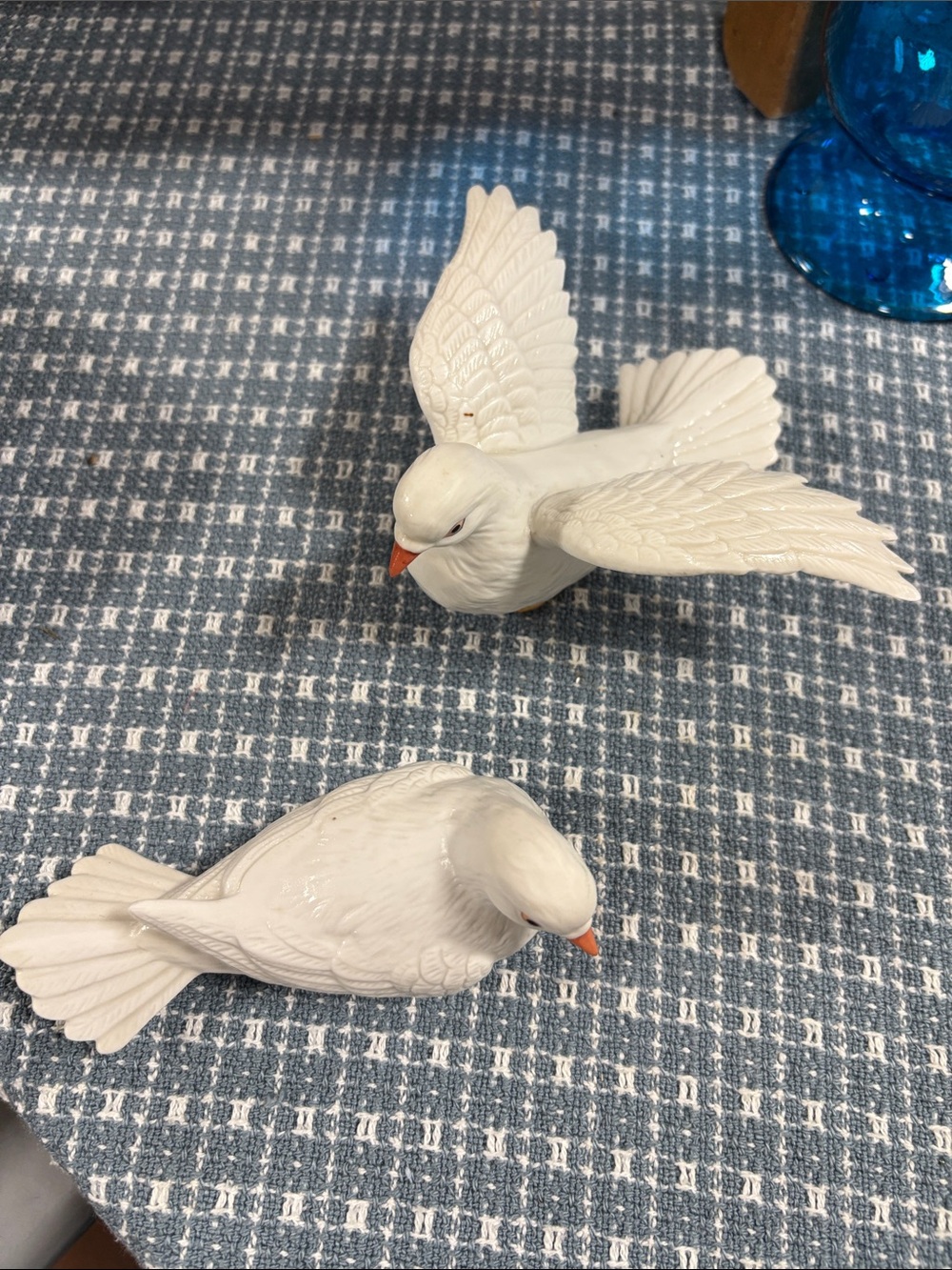 Vintage HOMCO Bisque Porcelain Dove Figurines Pair #8856 White Birds - Picture 2 of 3